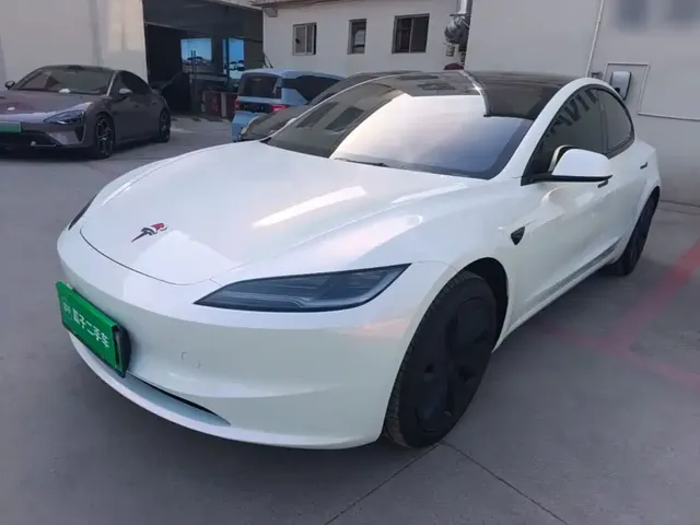 Tesla Model 3 2025 Model Year Facelift Rear-Wheel Drive