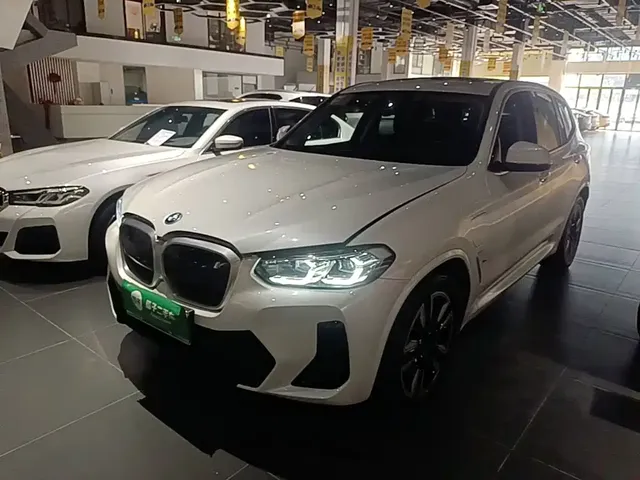 BMW iX3 2022 Leading Edition