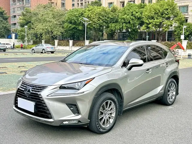 Lexus NX 2015 300h FWD Luxury