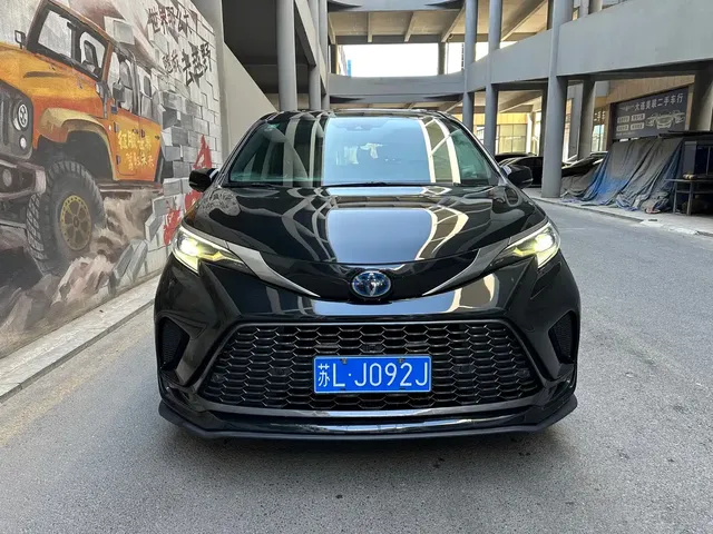 Toyota Granvia 2023 2.5L Hybrid Luxury Edition