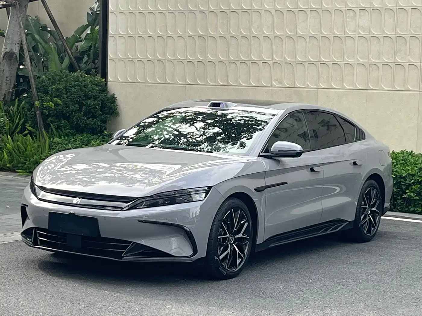 BYD Han 2025 DM-i Smart Driving Edition 125KM Honor