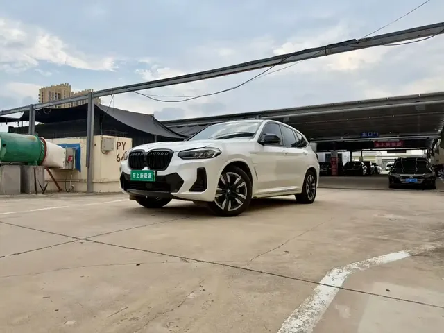 BMW iX3 2024 Leading Edition