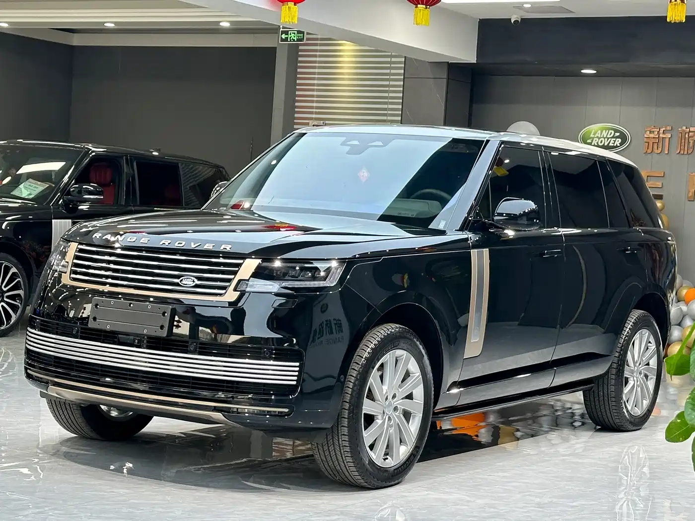 Land Rover Range Rover 2025 3.0 L6 400PS Flourishing Era Extended Wheelbase