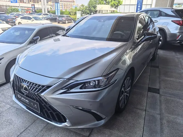 Lexus ES 2022 300h Excellence Edition