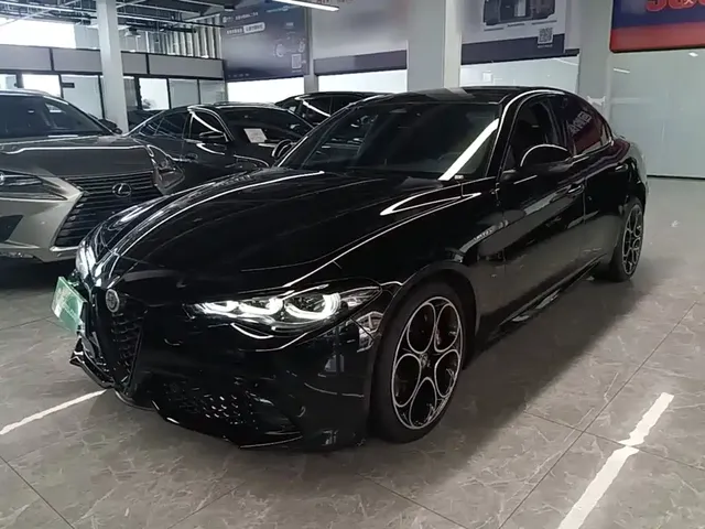 Alfa Romeo Giulia 2023 2.0T 280HP Track Edition