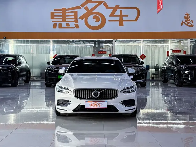 Volvo S60 2023 B4 Smart Comfort Luxury Edition