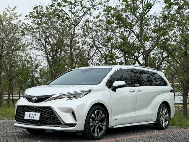 Toyota Granvia 2023 2.5L Hybrid Flagship VIP Edition