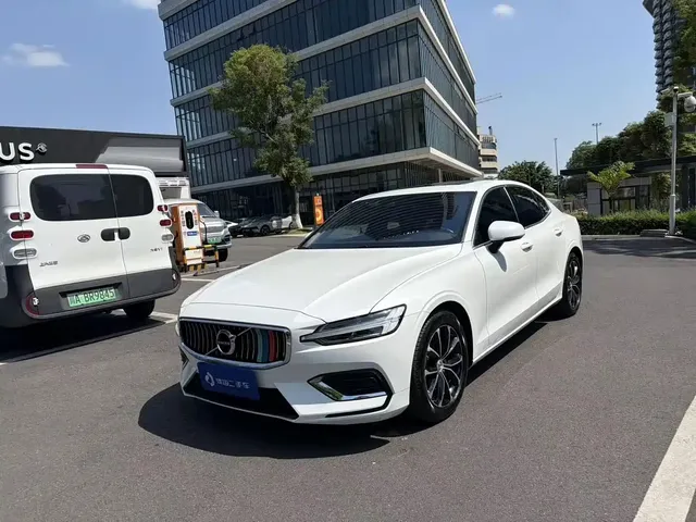Volvo S60 2022 B4 Smart Comfort Luxury Edition