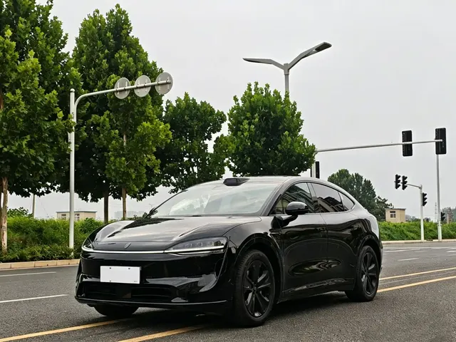 Zhijie Luxeed R7, 2025