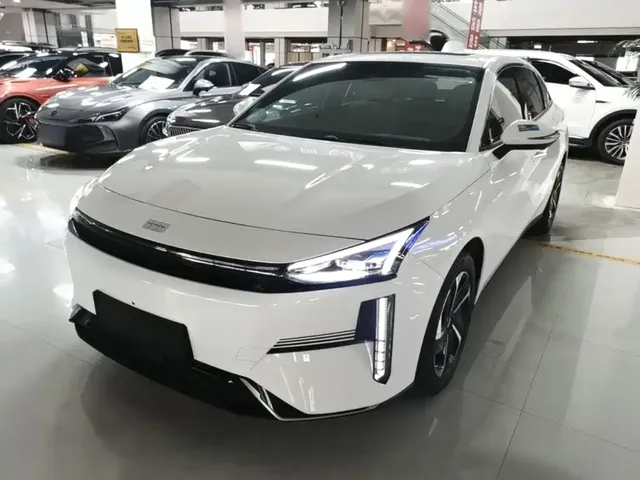 Geely Galaxy L6 2024 125km PLUS Soaring Dragon Edition