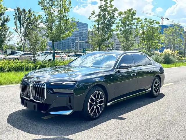 BMW 7 Series 2023 Model 735Li M Sport Package