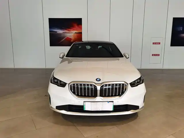 BMW i5 2024 eDrive 35L Premium Model M Sport Package
