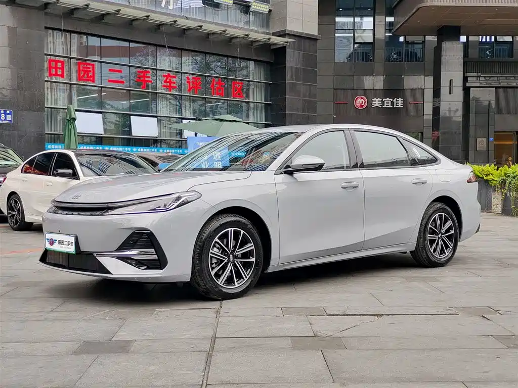 Geely Galaxy A7 2025 EM-i 70km Luxury Edition