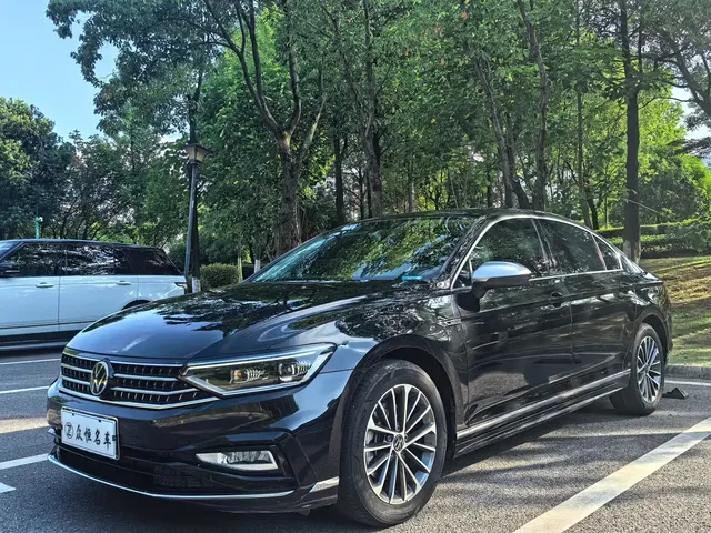 Volkswagen Magotan 2023 2 Million Units Anniversary Edition 330TSI DSG Leading Type