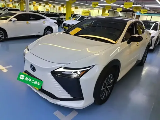 Lexus RZ 2023 450e 4WD Deluxe