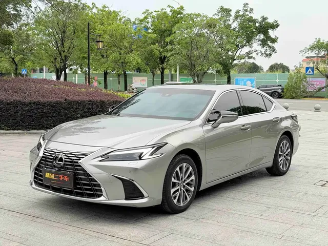 Lexus ES 2025 200 Ultimate Edition