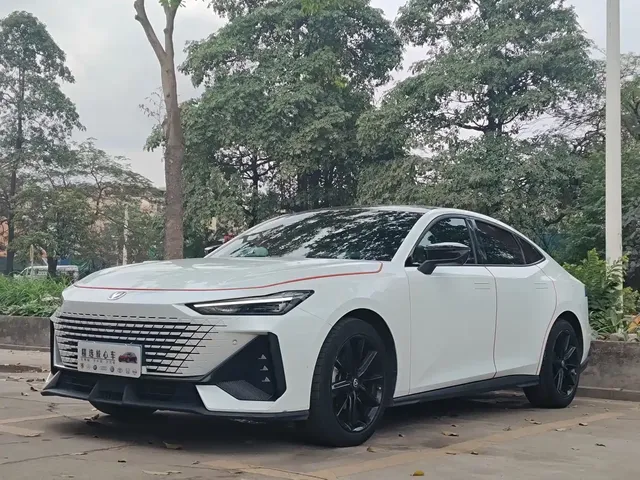 Changan UNI-V 2023 1.5T Luxury Edition