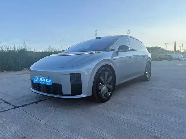 Li Auto Li i8 2025 Standard Edition