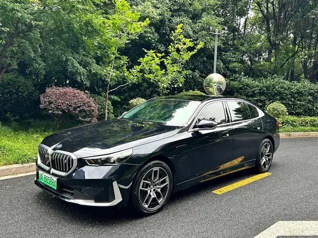 BMW i5 2024 eDrive 35L Luxury Package