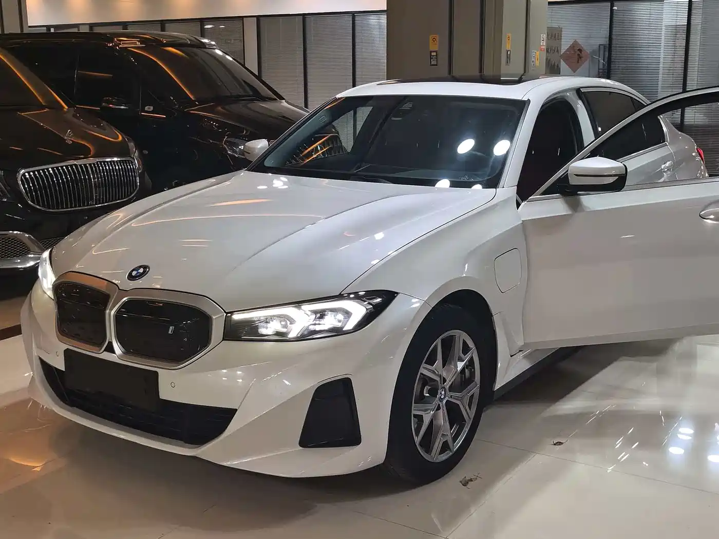 BMW i3 2022 eDrive 35 L