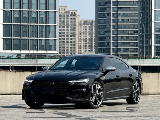 Audi A7L 2023 45 TFSI quattro S-line Black Warrior Edition
