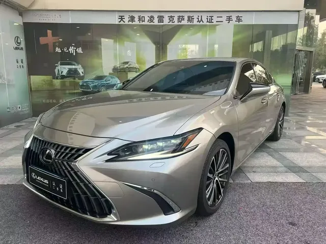 Lexus ES 2022 300h Ultimate Edition