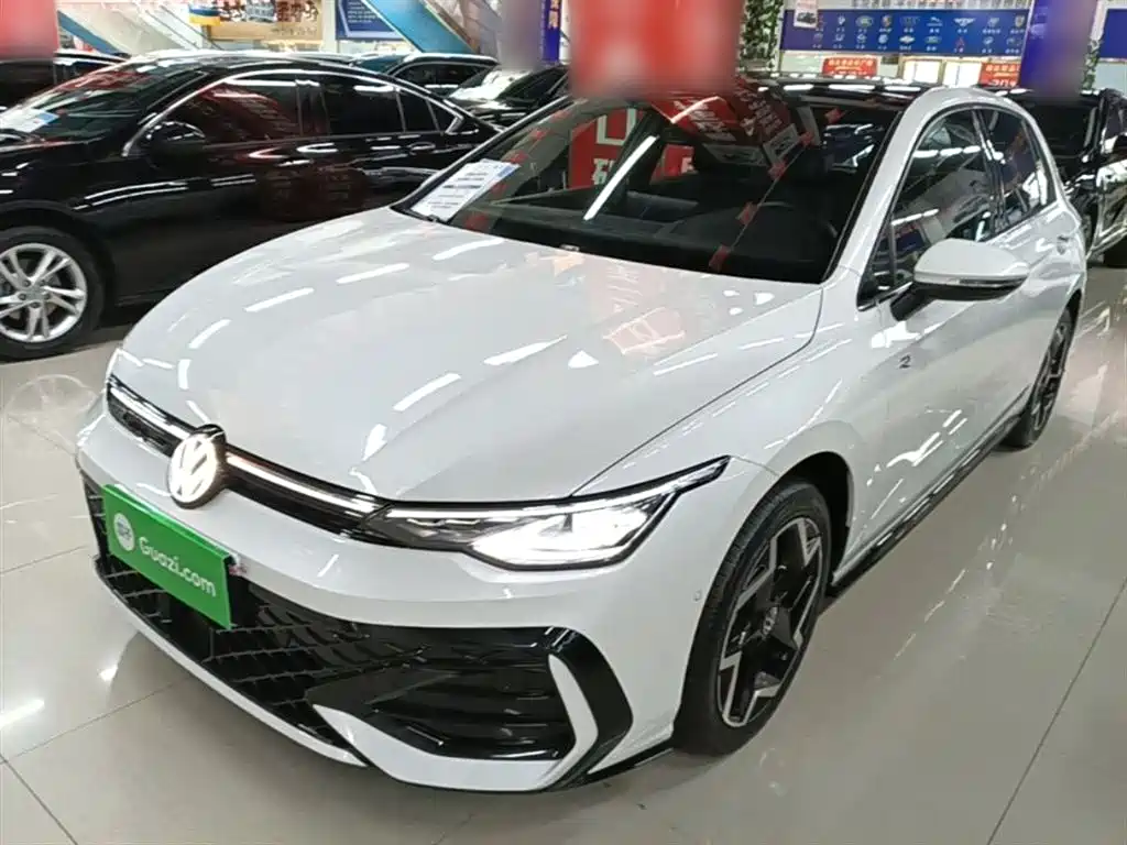 Volkswagen Golf 2025 300TSI R-Line
