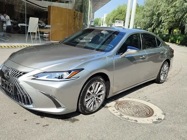 Lexus ES 2022 300h Excellence Edition