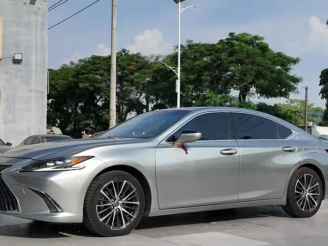 Lexus ES 2022 300h Premium Edition