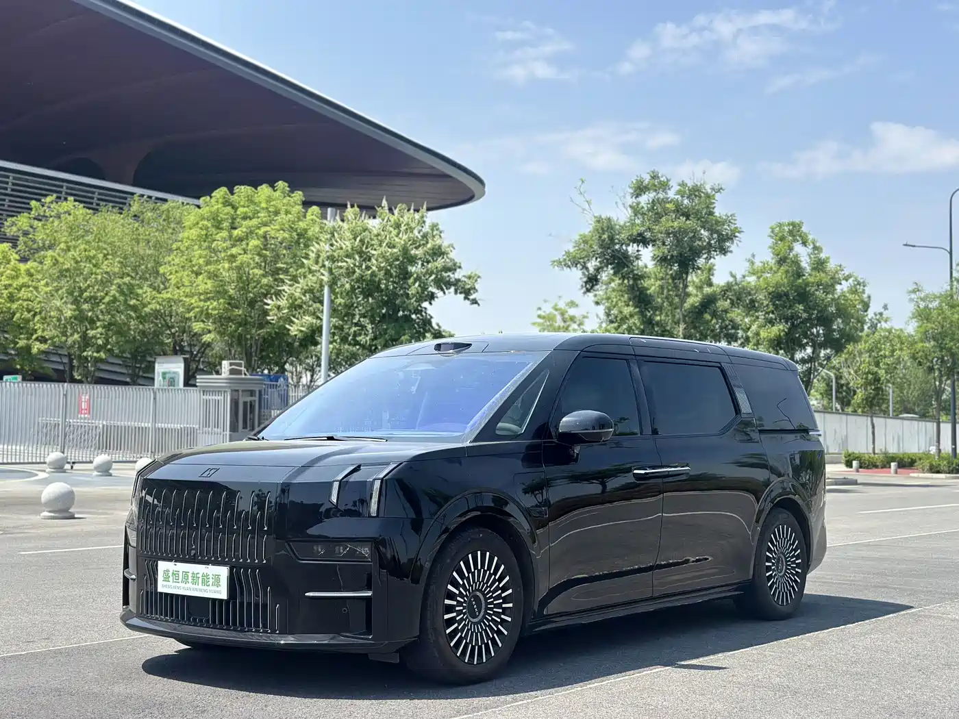 ZEEKR 009 2024 6-seat Executive AWD 108kWh