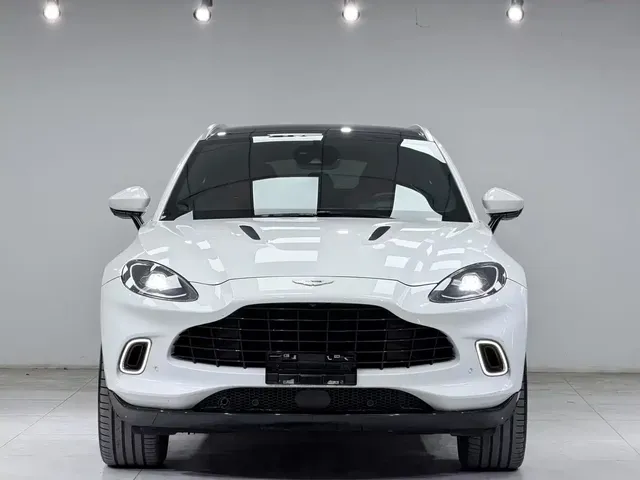 Aston Martin DBX 2022 4.0T V8