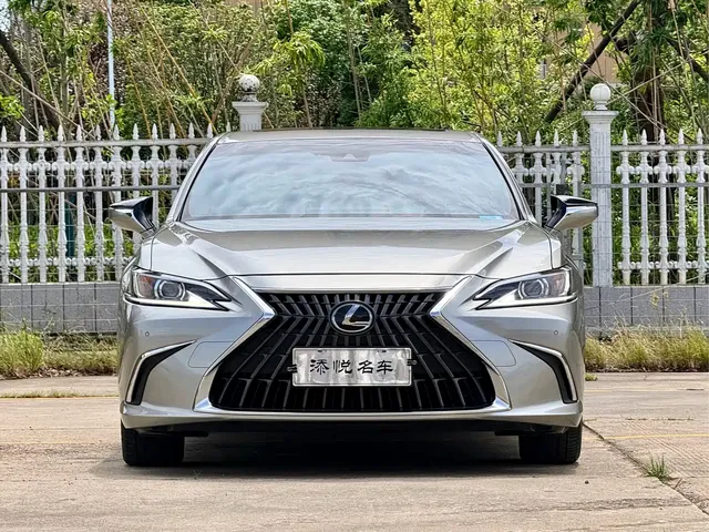 Lexus ES 2022 300h Excellence Edition