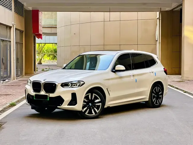 BMW iX3 2024 Leading Edition