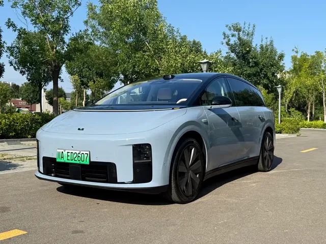 Li Auto Li i8 2025 Standard Edition