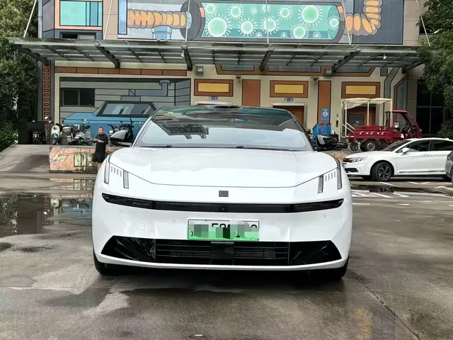 Lynk & Co 10 EM-P 2025 Model 120km Base Version