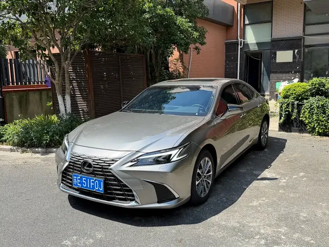 Lexus ES 2025 200 Ultimate Edition