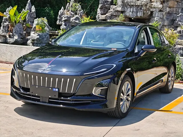 Hongqi E-QM5 2024 500km Travel Edition