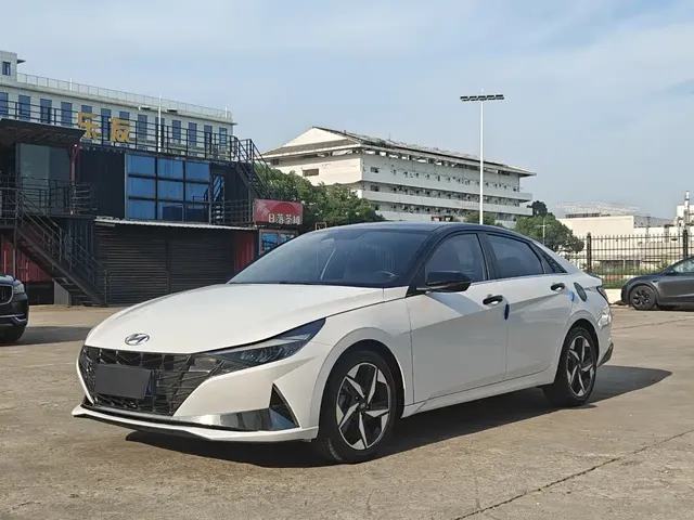 Hyundai Elantra 2022 240TGDi DCT LUX Premium Edition