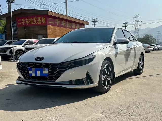 Hyundai Elantra 2021 1.5L CVT LUX Premium Edition