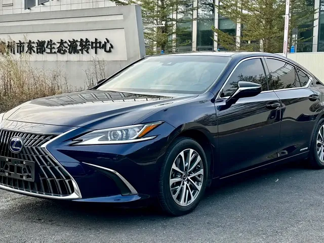 Lexus ES 2021 300h Excellence Edition