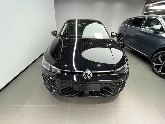 Volkswagen Passat 2025 Model Pro 380TSI Starlight Dragon Premium Edition