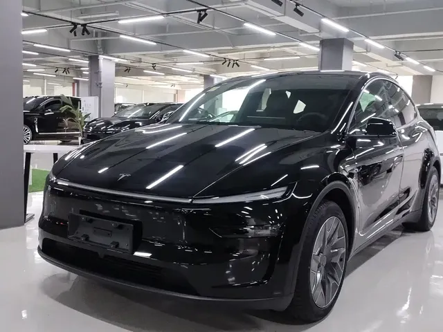 Tesla Model Y L 2025 Facelift Long Range AWD