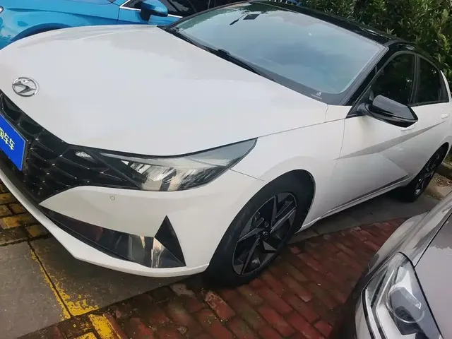 Hyundai Elantra 2021 1.5L CVT LUX Premium Edition