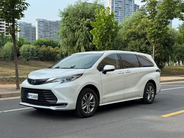 Toyota Sienna 2024 2.5L Hybrid Comfort Edition