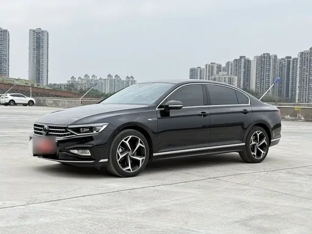 Volkswagen Magotan 2023 Model 2 Million Commemorative Edition 330TSI DSG Luxury