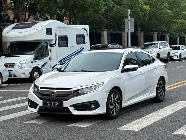 Honda Civic 2016 220TURBO CVT Luxury Edition