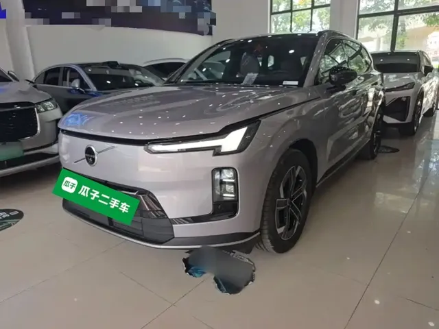 Volvo XC70 Plug-in Hybrid 2025 Standard