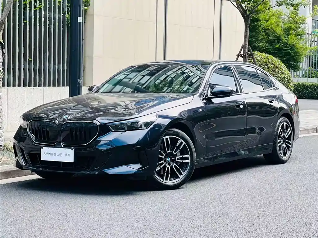 BMW 5 Series 2025 530Li Leading Luxury Package