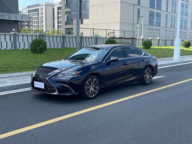 Lexus ES 2022 300h Ultimate Edition