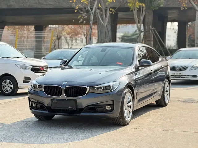 BMW 3 Series GT 2019 320i Fashion Model